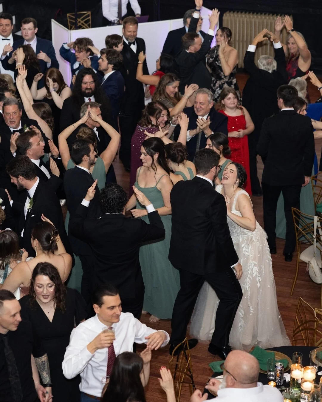 We had the best time celebrating Stephanie &amp; Will at @thefranklinofsoulard 🥂 we can&rsquo;t thank you enough for including us in your Big Day!

✨Vendor Dream Team✨

Venue | @thefranklinofsoulard 
Cake | The Blue Owl
Florist | @rootandrelic 
Atti