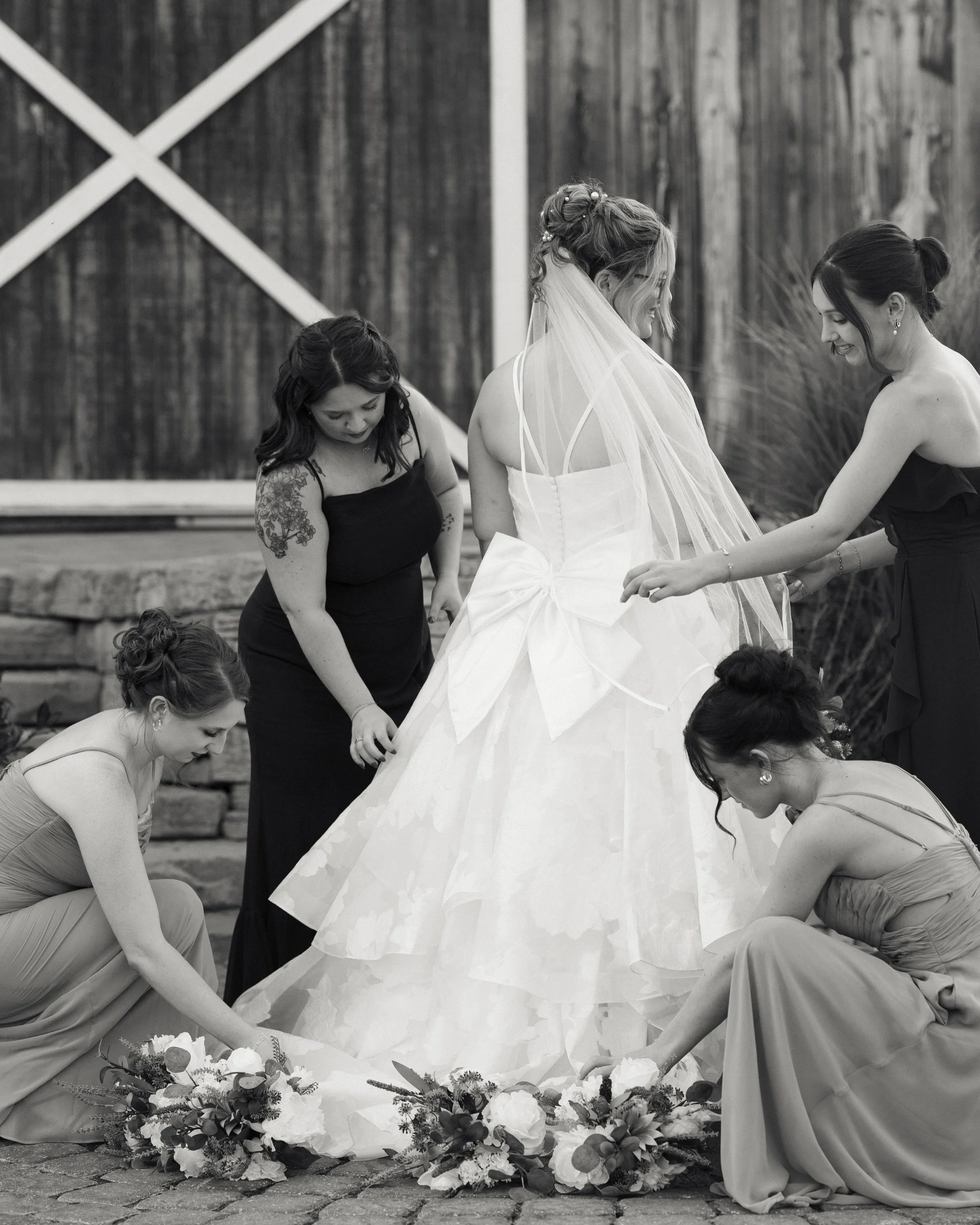 Wishing Hunter &amp; Kaylin the biggest congratulations! 🥰

&bull;Vendor Team&bull;

Venue | @thebarnatloneeaglelanding 
Cake | @harterbakery 
Rings | @diamondsdirect 
Attire | @thebridalshoppe 

St. Louis Wedding Photographer, Missouri wedding phot