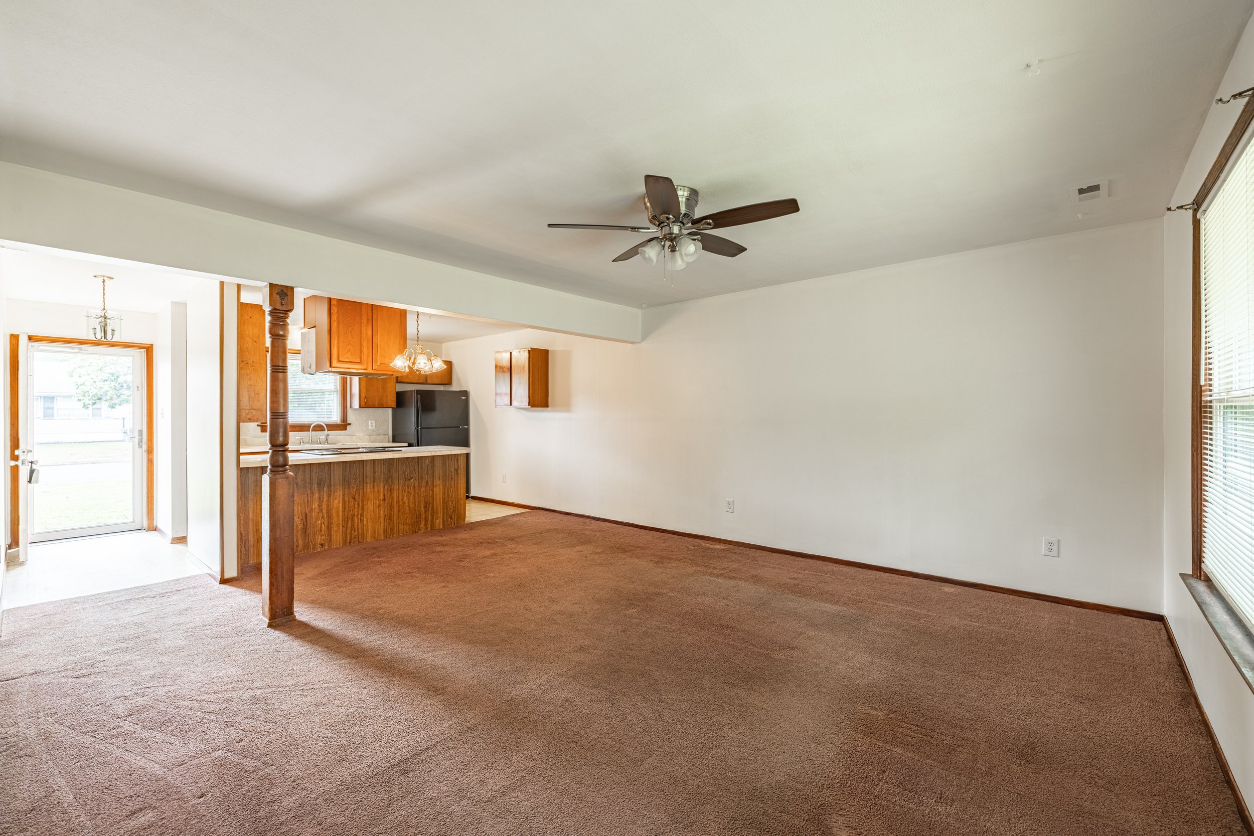 607 Dale St-18.jpg