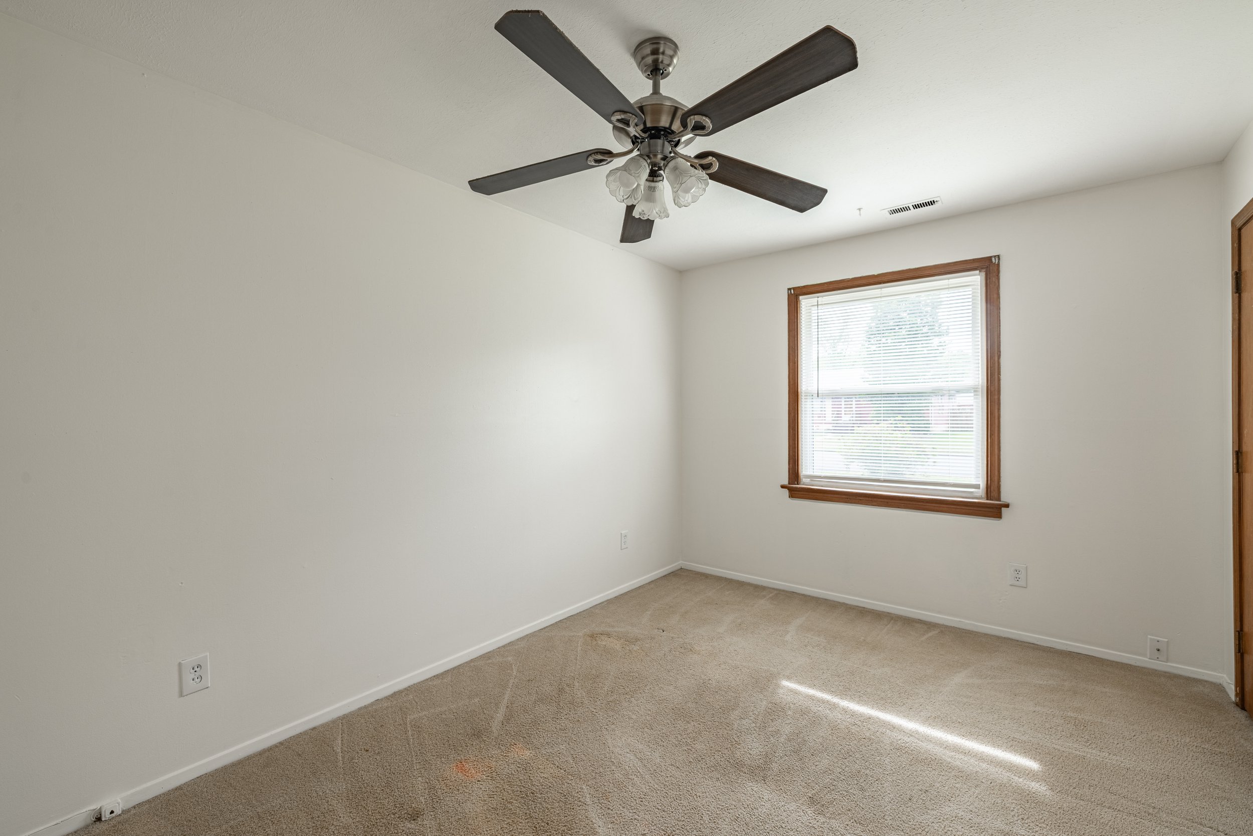 607 Dale St-11.jpg