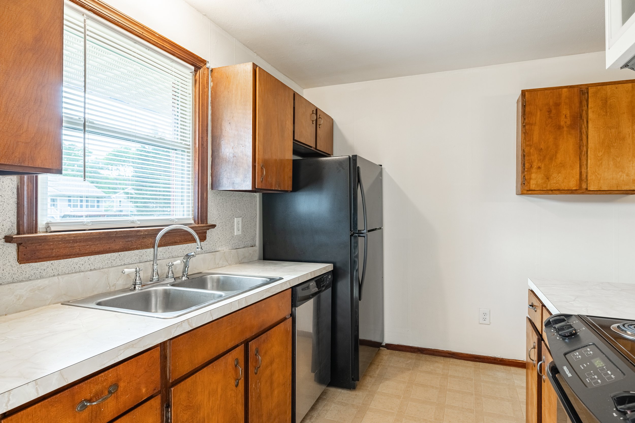 607 Dale St-27.jpg