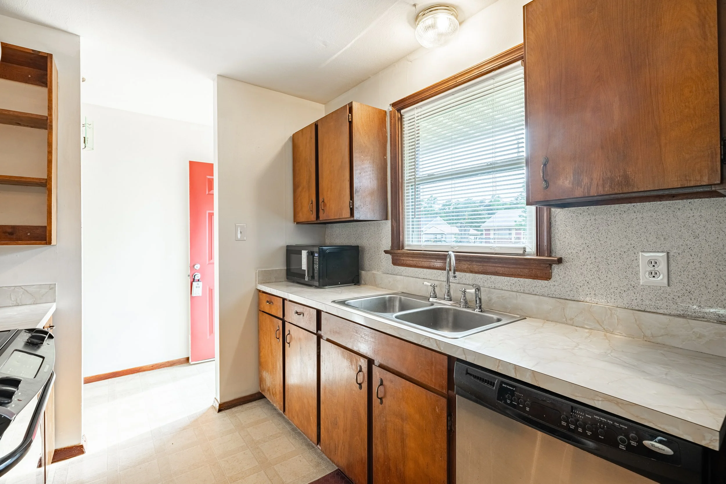 607 Dale St-23.jpg