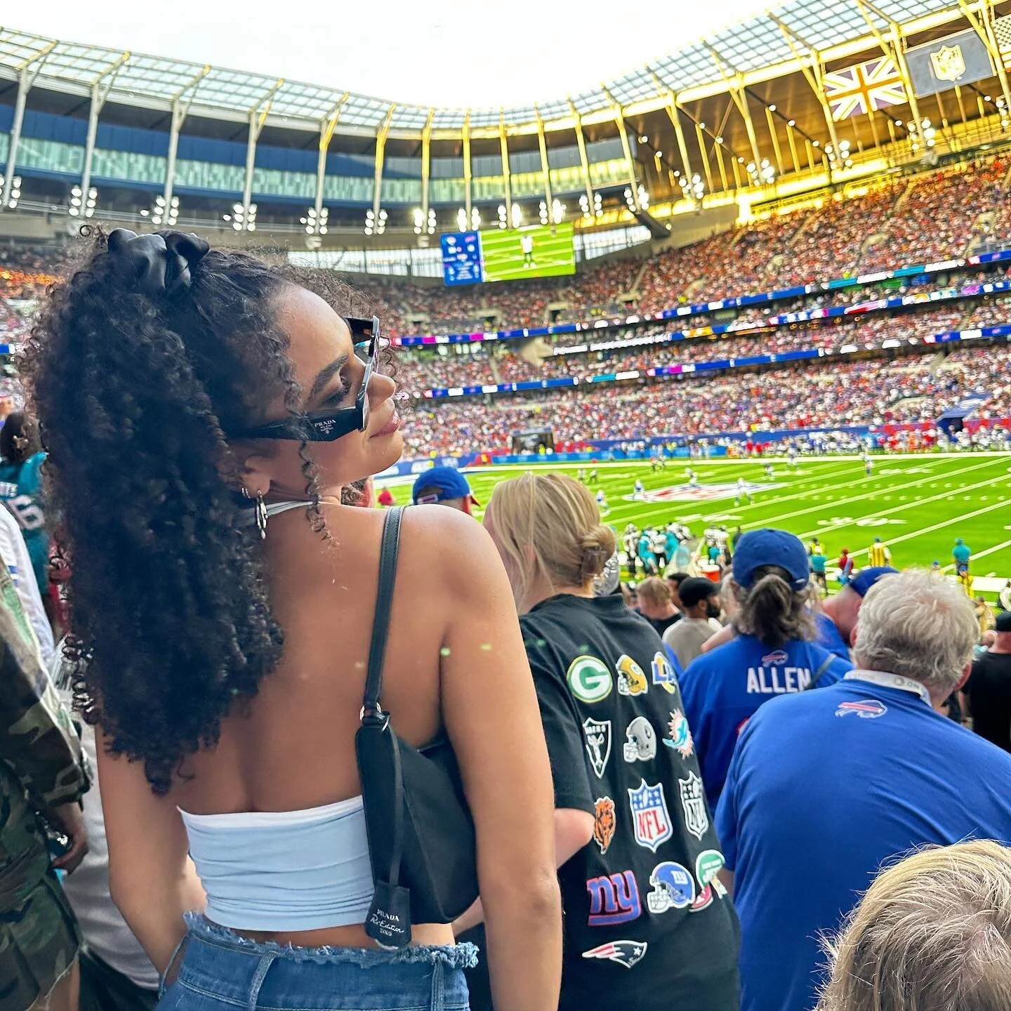✨finally ticked this one off the bucket list ,, an honorary @jaguars fan for the day.. 🏈🏈

but fr tho ,, swipe for a cheesy surprise 🧀 lmk where i can buy one