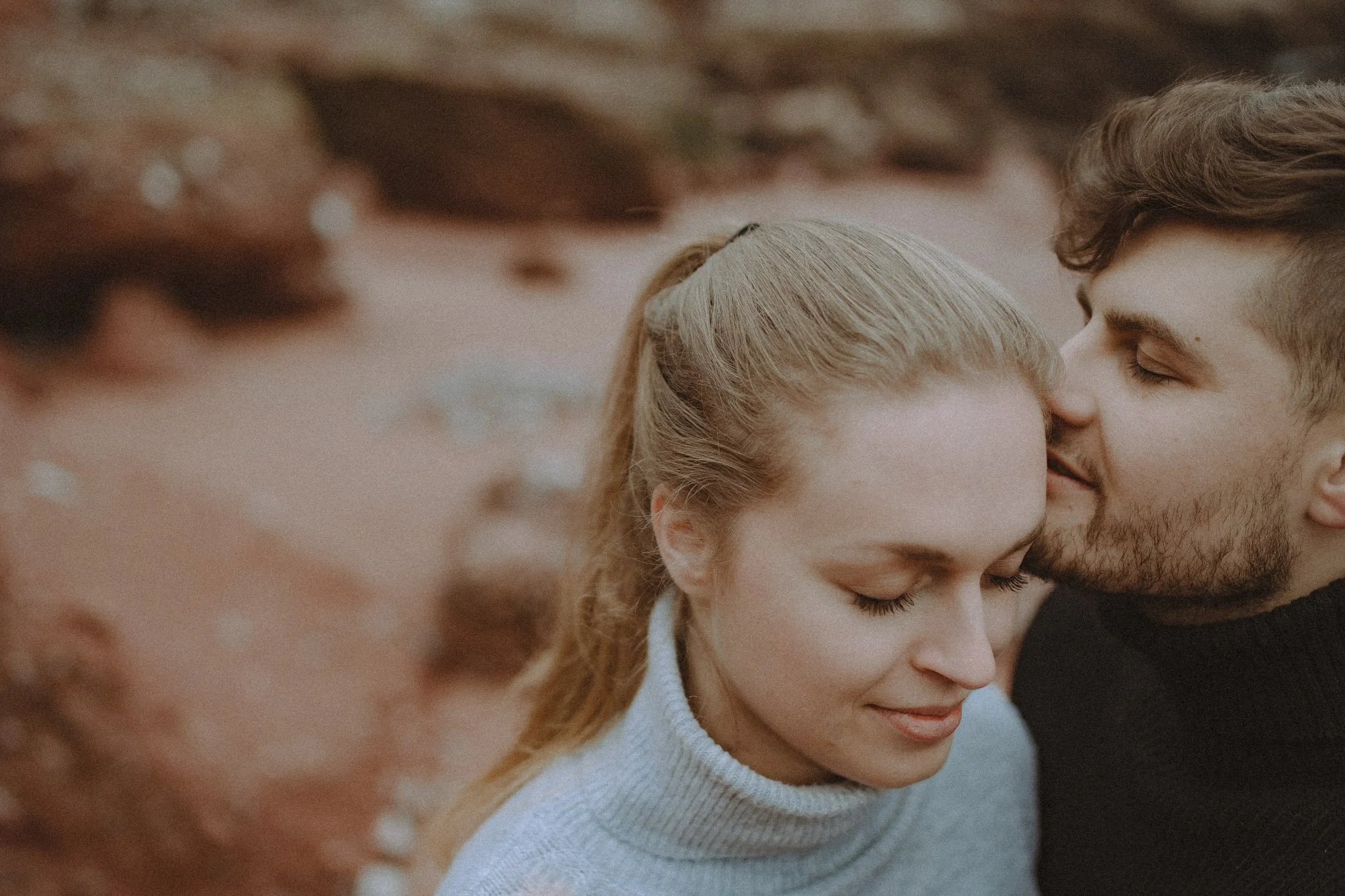 Boyfriend kissing girlfriend in Torquai, Cornwall