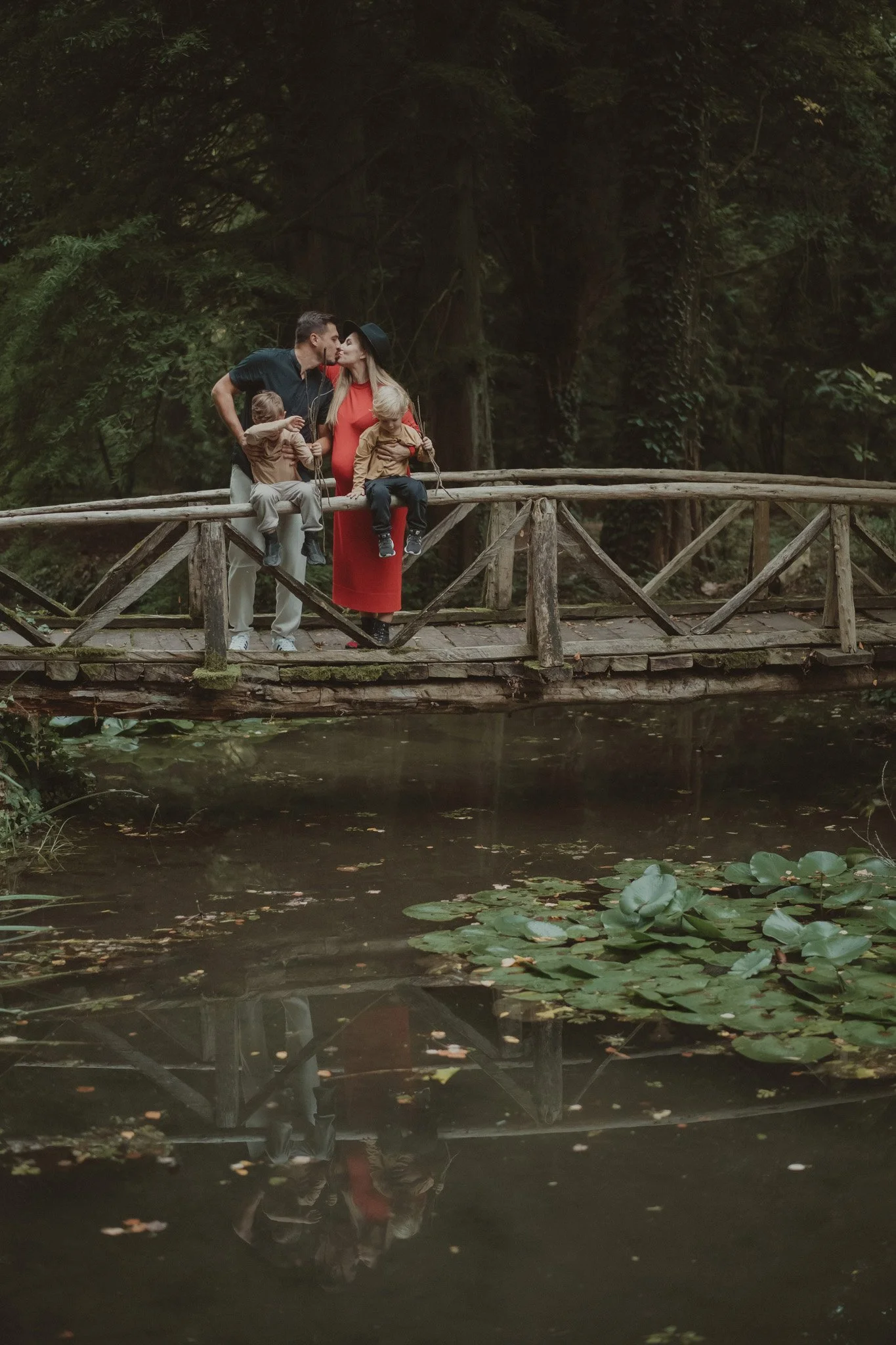 Family portrait during a family and maternity photoshoot