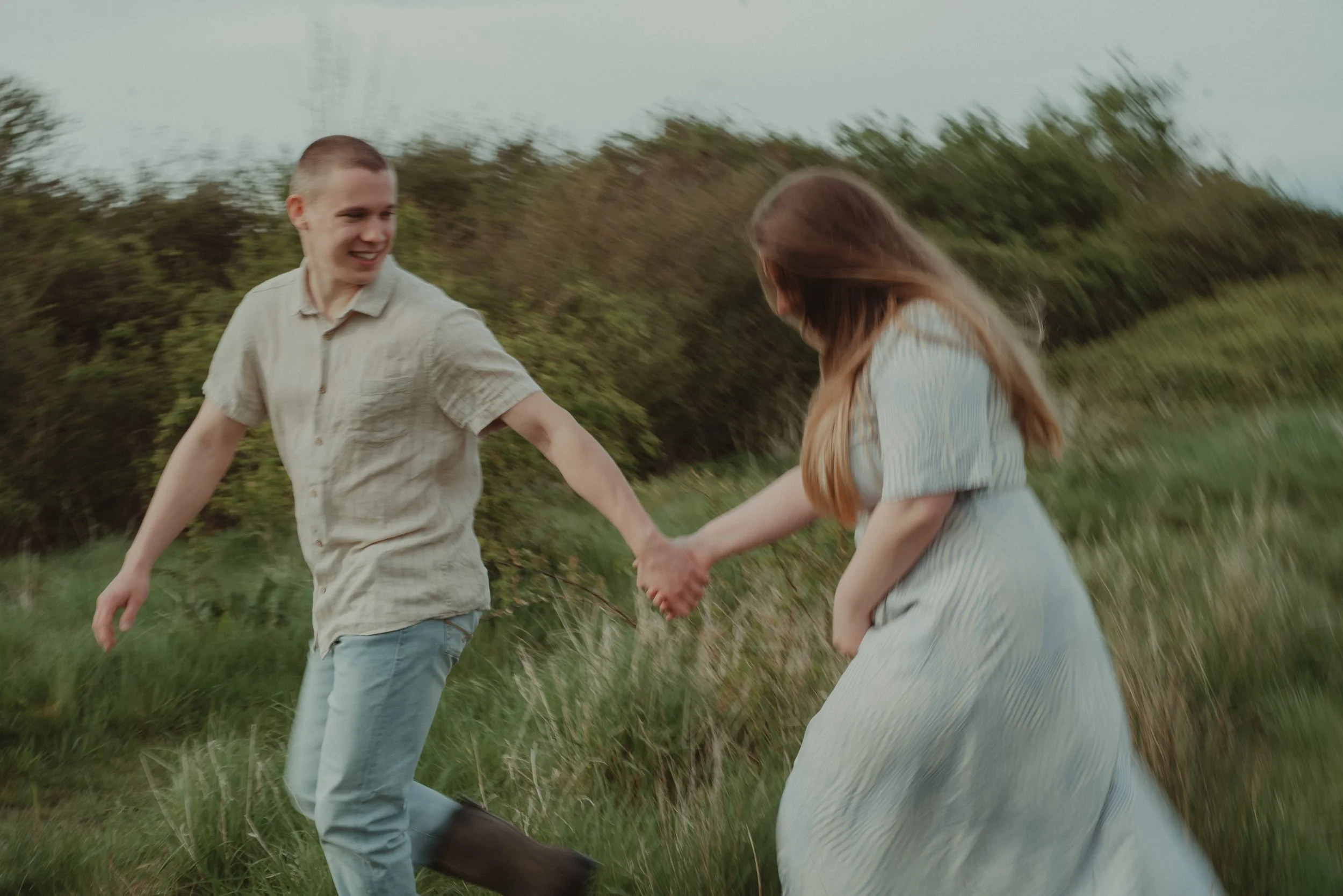 Long exposure photo of a couple running holding hands, in Hoveringham