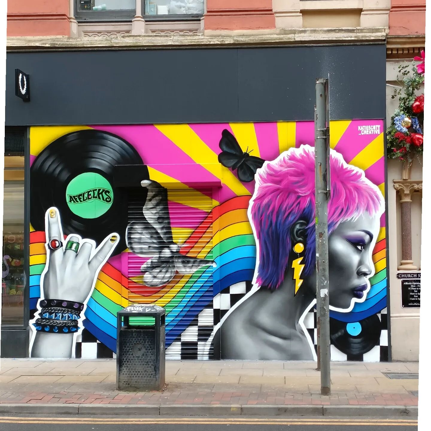 A few still shots of this piece for @afflecks_manchester 🌈🤘