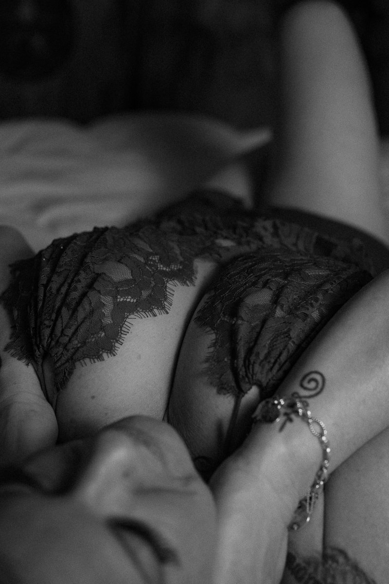 boudoir-photography-in-spring-texas-12.jpg