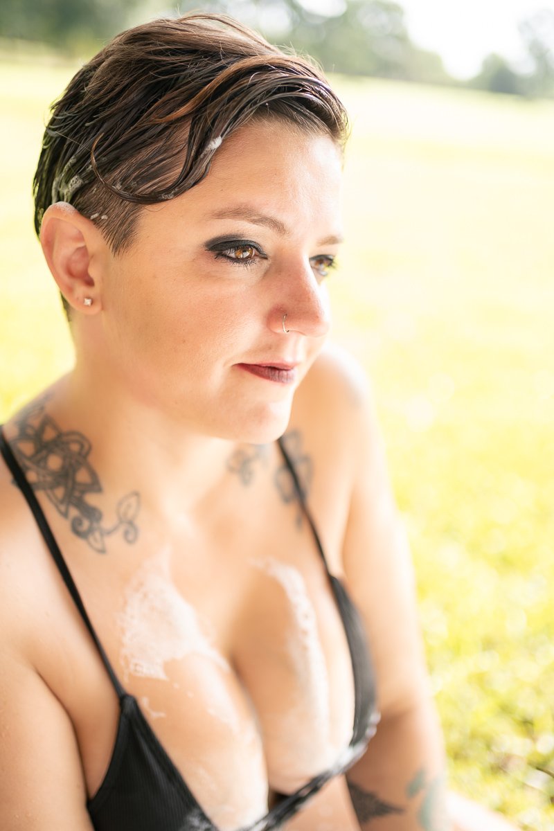 Outdoor-boudoir-in-field-with-car-65.jpg