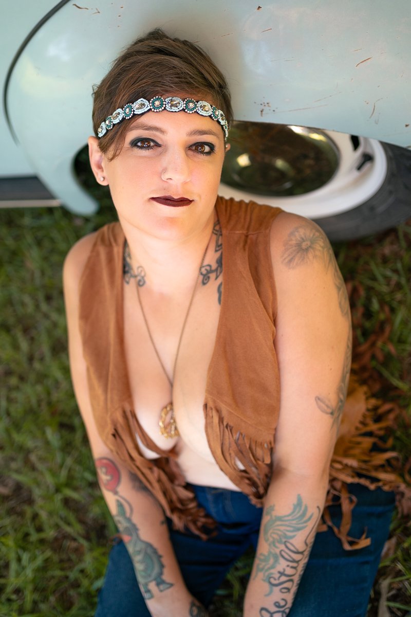 Outdoor-boudoir-in-field-with-car-7.jpg