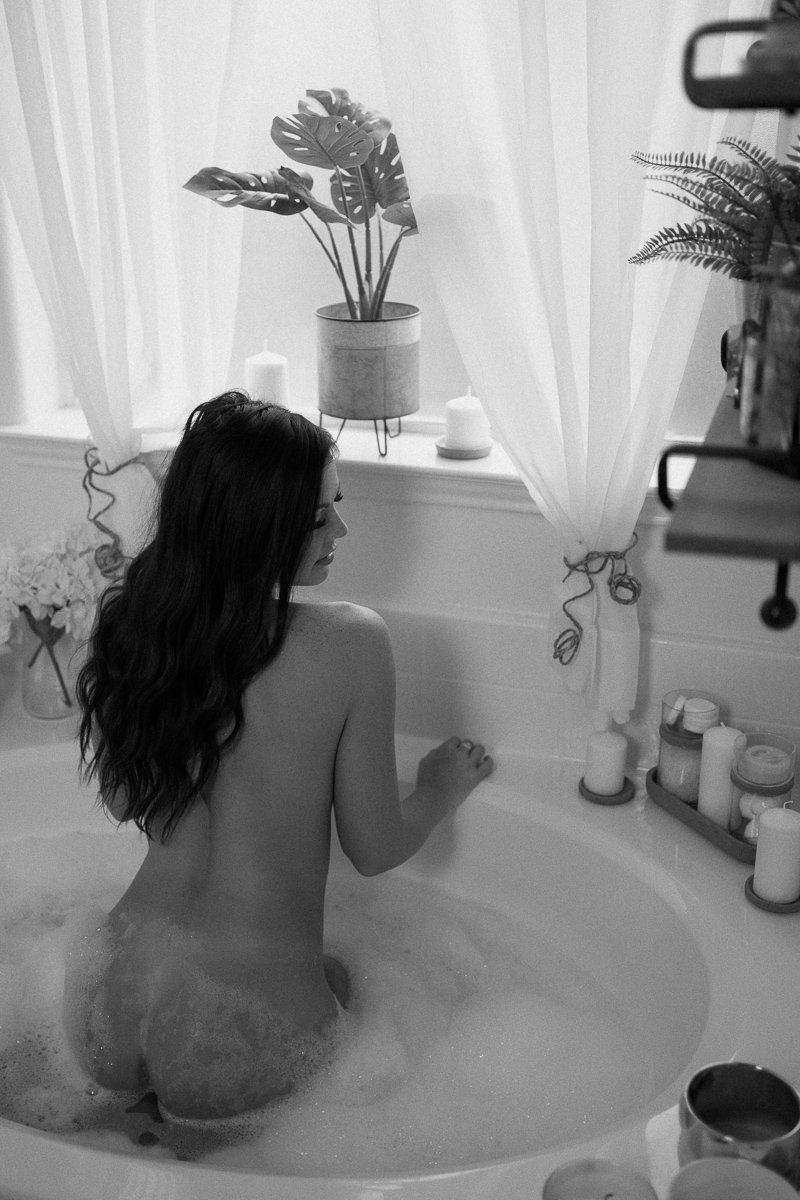 boudoir-photography-in-shower-bath-10.jpg