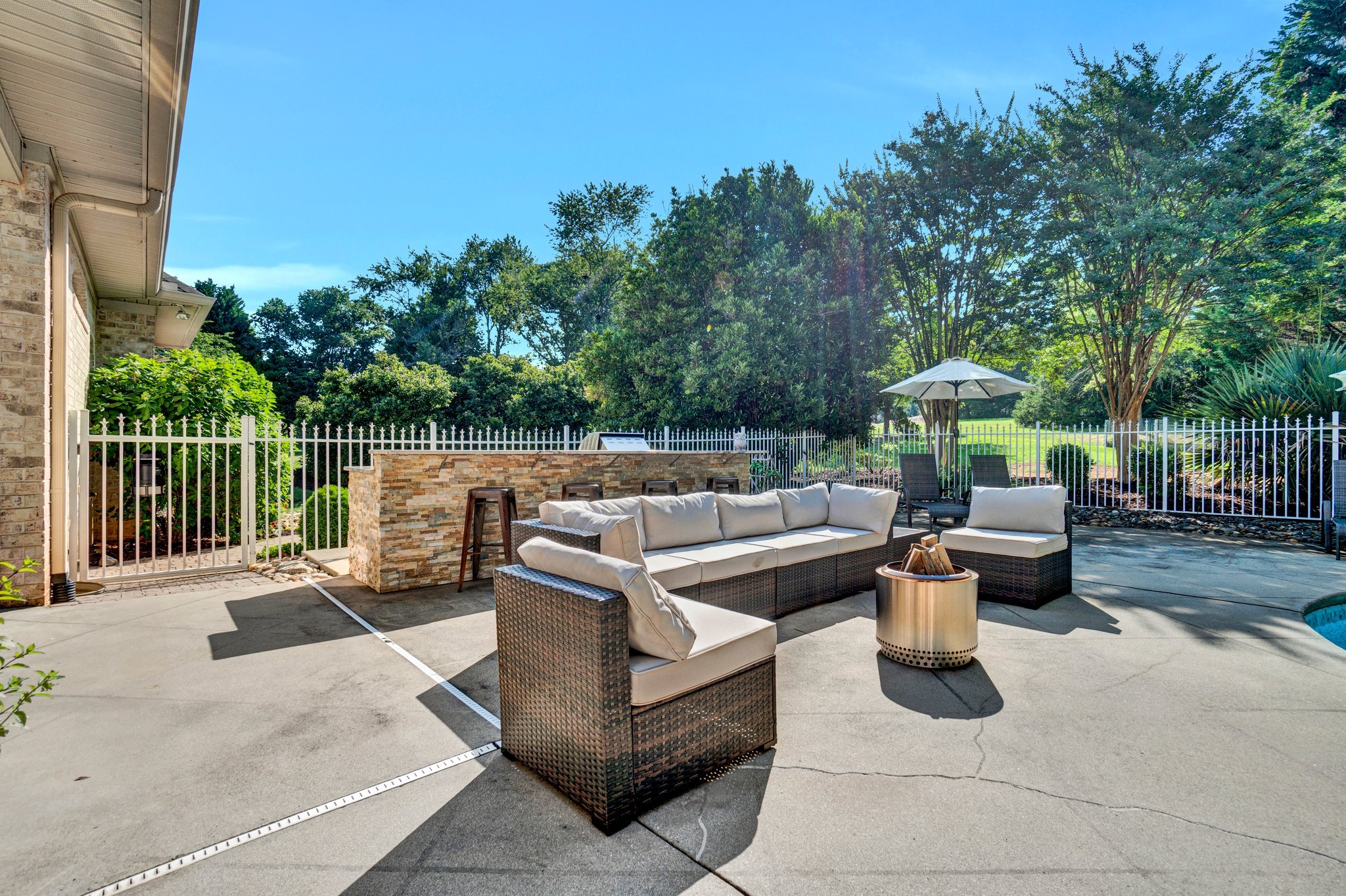 6 avens hill dr - (60) (1).jpg