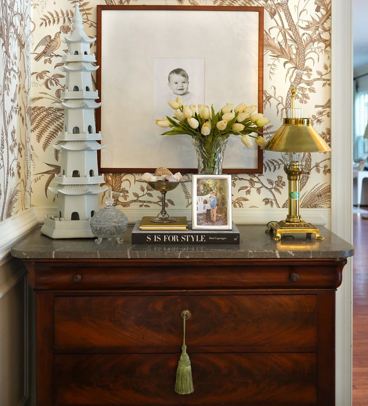 I found this vintage chest at @shopoutofhand in Mount Pleasant, one of my favorite places to pop into when I&rsquo;m in town. If you haven&rsquo;t checked out their Park Circle shop yet @digscharleston &mdash; it&rsquo;s incredible!

Pieces like this