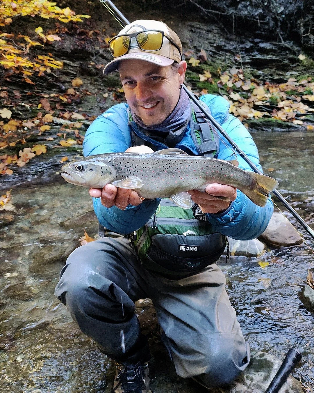 Il y a deux semaines avait lieu la fermeture de la truite en Haute-Savoie 🗻 , le 12 octobre pr&eacute;cis&eacute;ment date tardive par rapport &agrave; d'autres d&eacute;partements.Notre partenaire et guide de p&ecirc;che @mugnieraxel  a pu ainsi pr