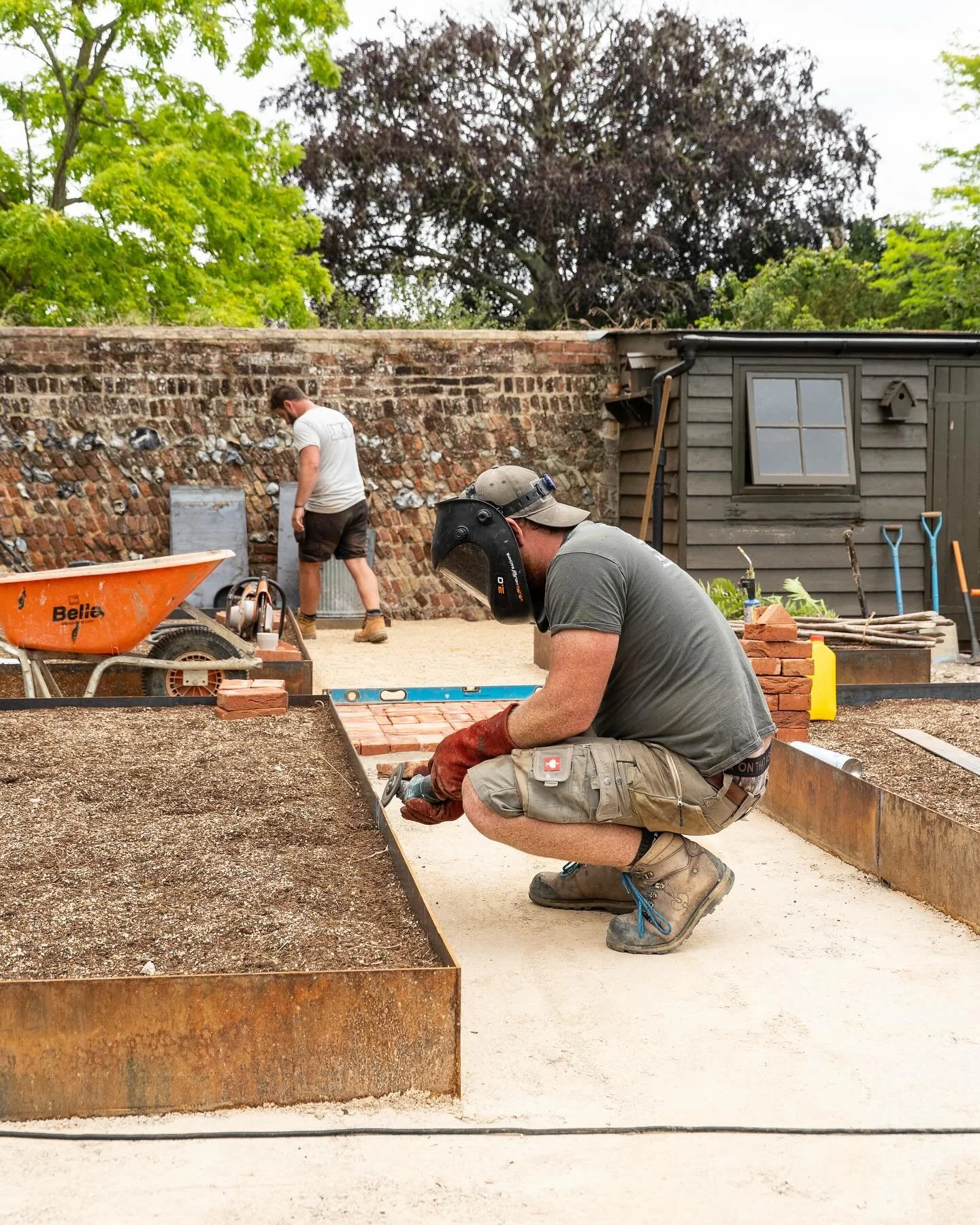 Final touches being made to this gorgeous walled vegetable garden over near Bury St Edmunds. 

#suffolk #landscaping #landscapingdesign #walledgarden #englishhome #englishgarden #vegtablegarden #garden #gardenlove #growingvegetables