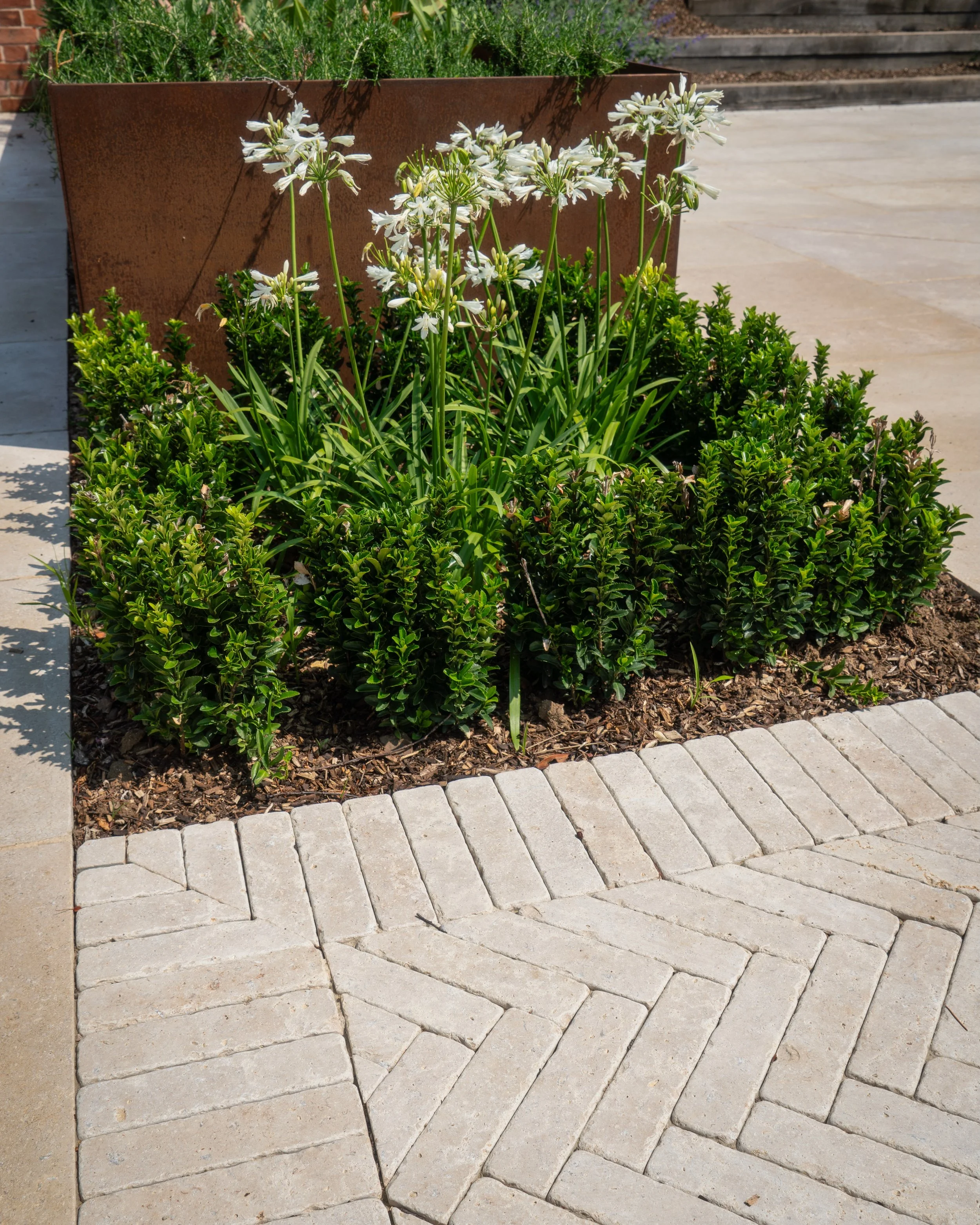 Proud to have completed another fantastic project! 

This landscaping project in Ipswich is now complete, and we&rsquo;re incredibly proud of the finished result.

A massive thank you to the entire Suffolk Landscape Construction team for all your har