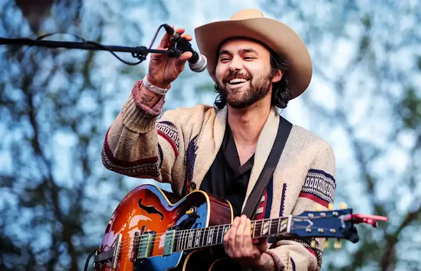 Who Is Shakey Graves?