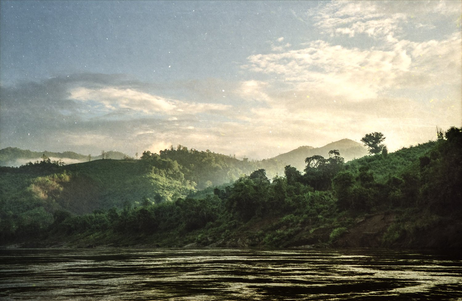 Le+Voyage+dans+le+Temps+-+Vincent+Bousserez+-+010+-+Le+Voyage+dans+le+Temps+-+Vincent+Bousserez+-+LAOS-RivesduMekong-02.jpeg