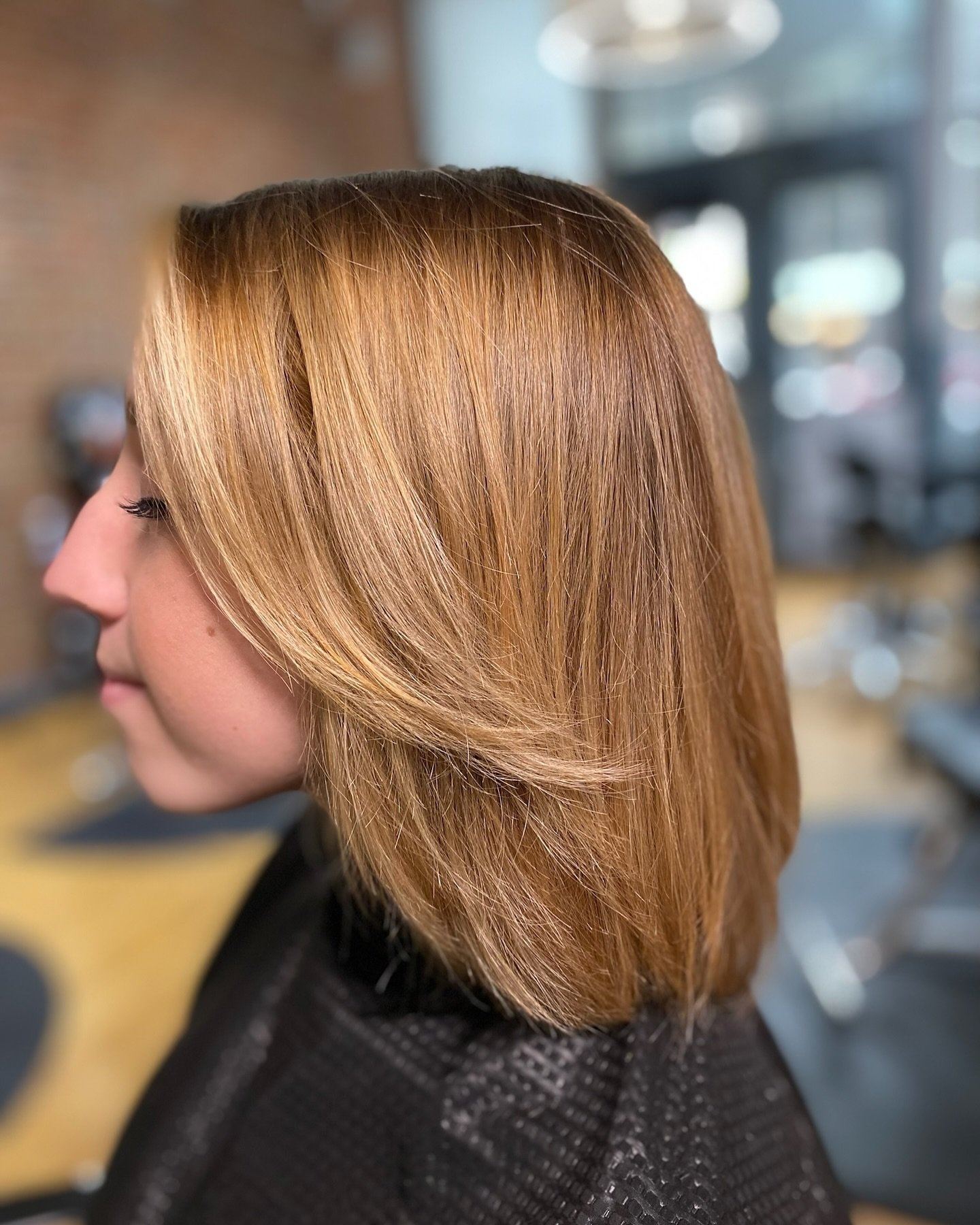 It&rsquo;s giving cookie butter. 🥠🧈🥐🥞 

Hair by @rybehindthechair. 

#hairstylist #haircut #blondehair #denversalon #evergreensalon #womenshaircuts #womenshairstyles