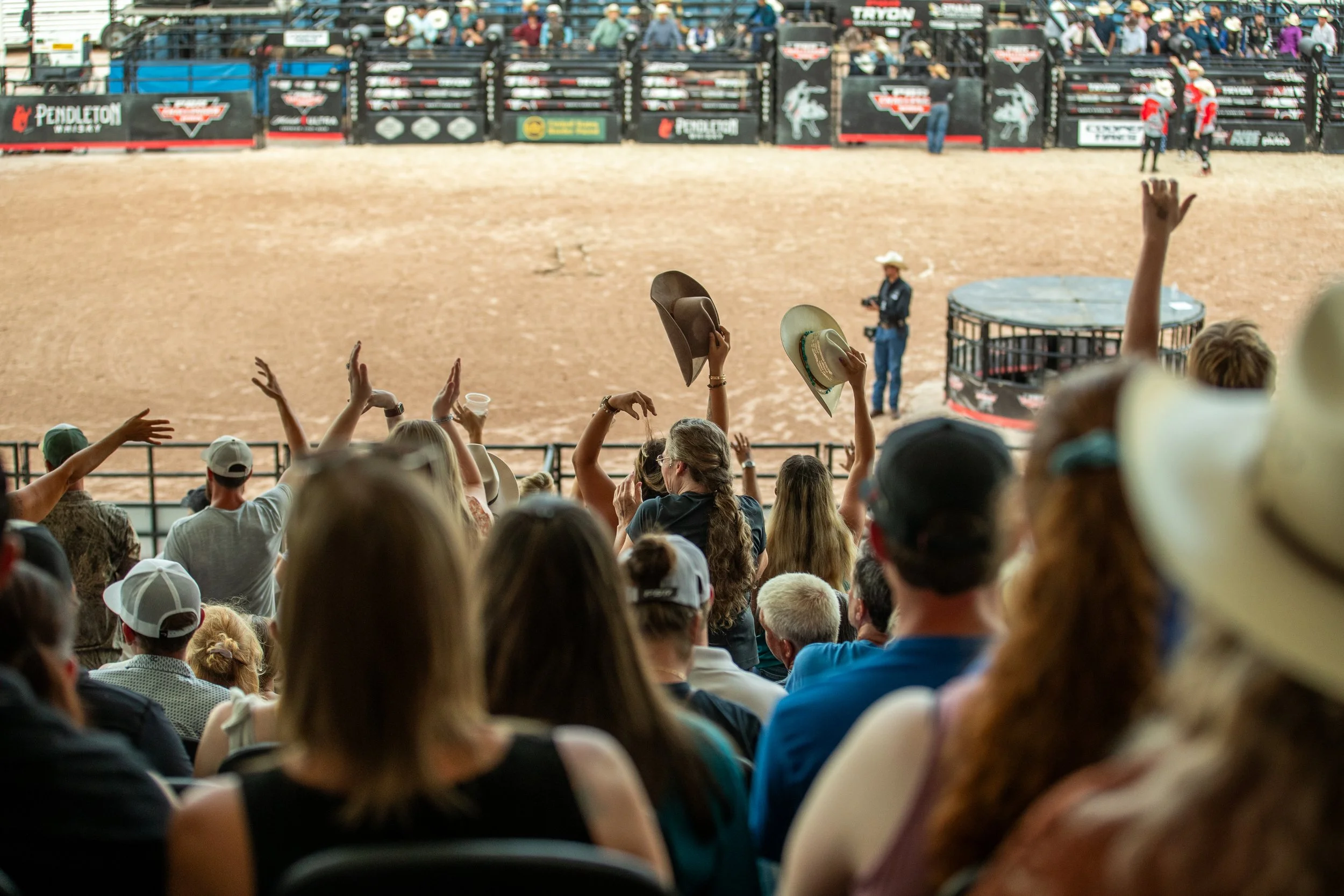 PBRTryon_Crowd.jpg