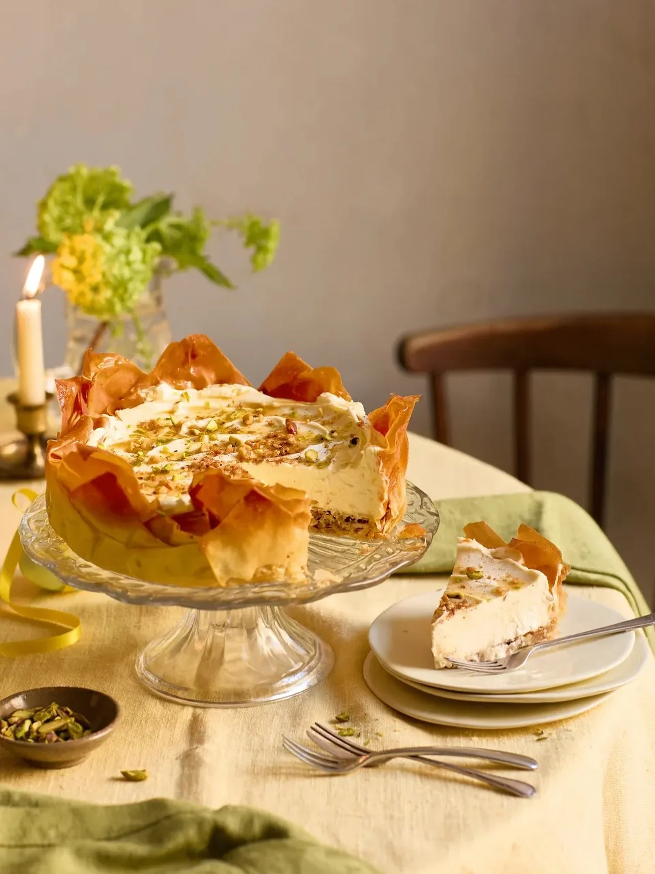 Recipe for a blustery weekend to conjure dreams of a Greek island or Turkish bazaar, perhaps.  Baklava cheesecake with orange blossom syrup. 💫
Two favourites together in one irresistible package:
nutty baklava and a delicate cheesecake, barely swee