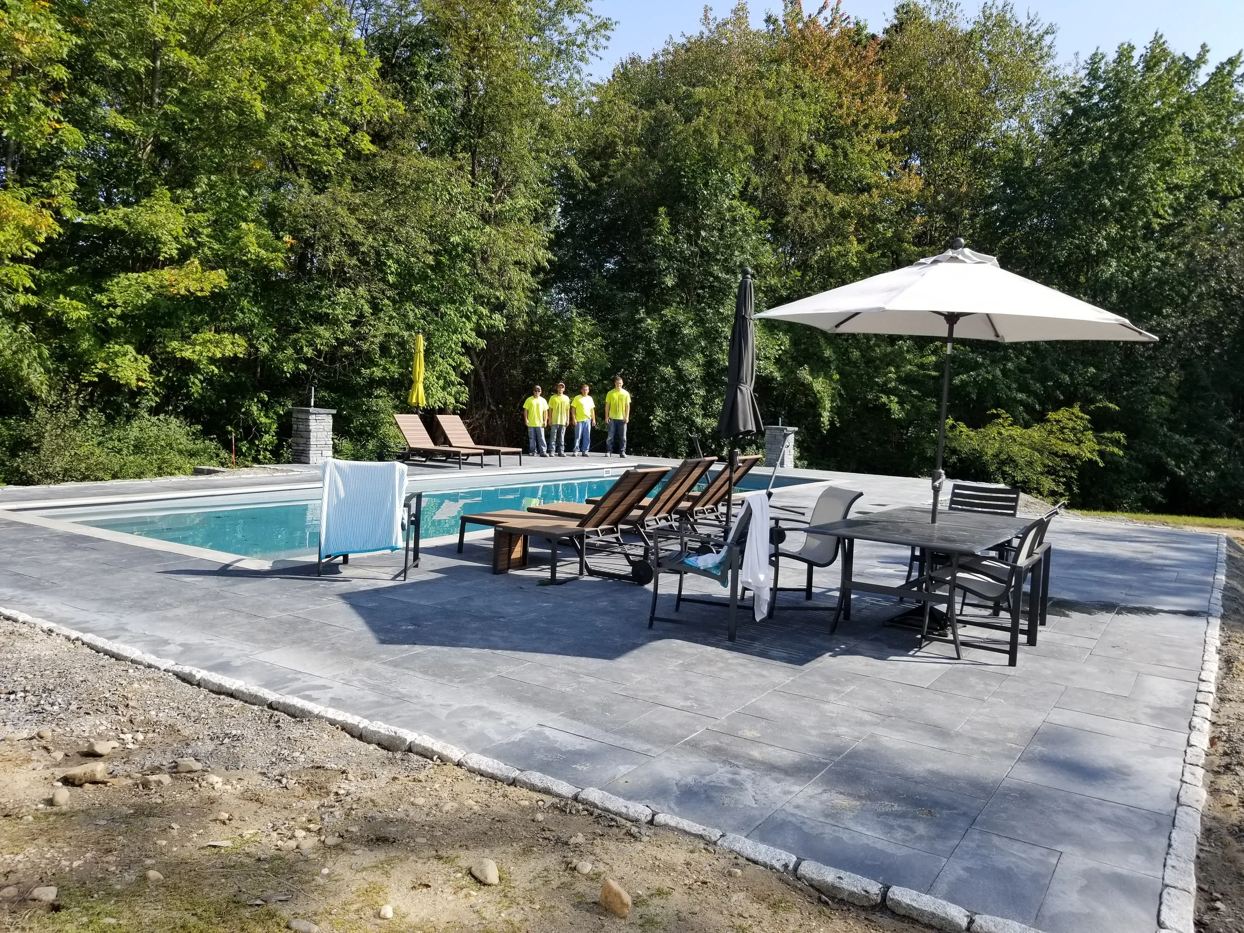 Large patio with cobblestone border