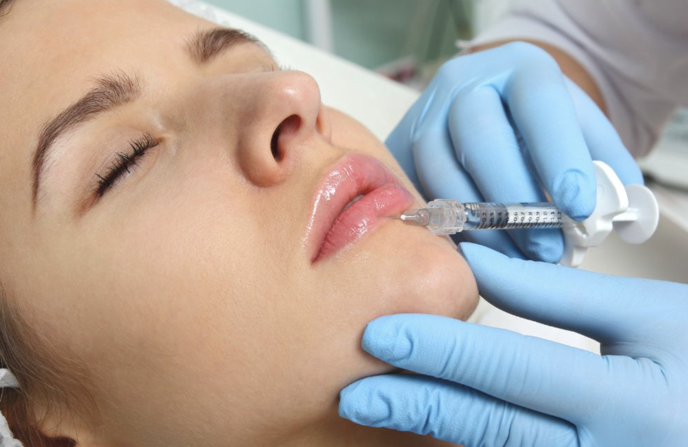Hyaluronic Acid Fillers: Why “Nature-Identical” Matters in Aesthetic Treatments