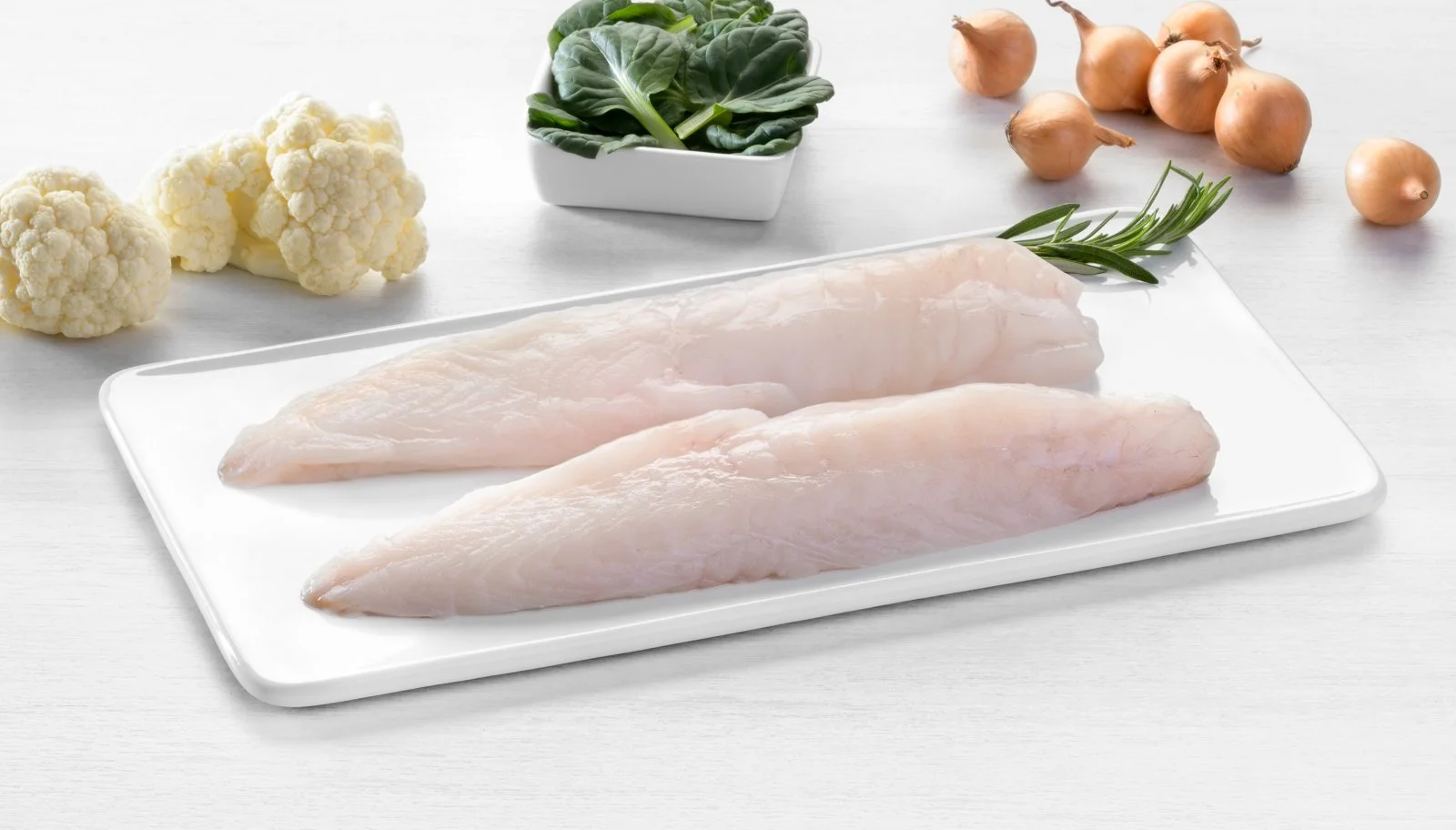 Filetes de rape Silomar emplatados, fotografía de alimentación para promoción y catálogo.