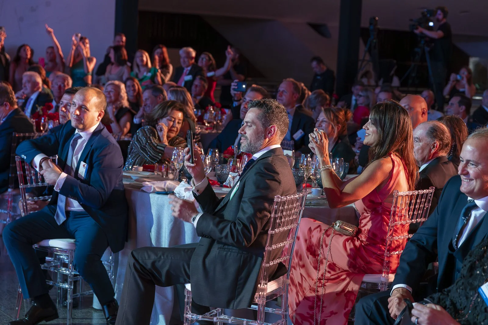 Fotografía de público en acto institucional
