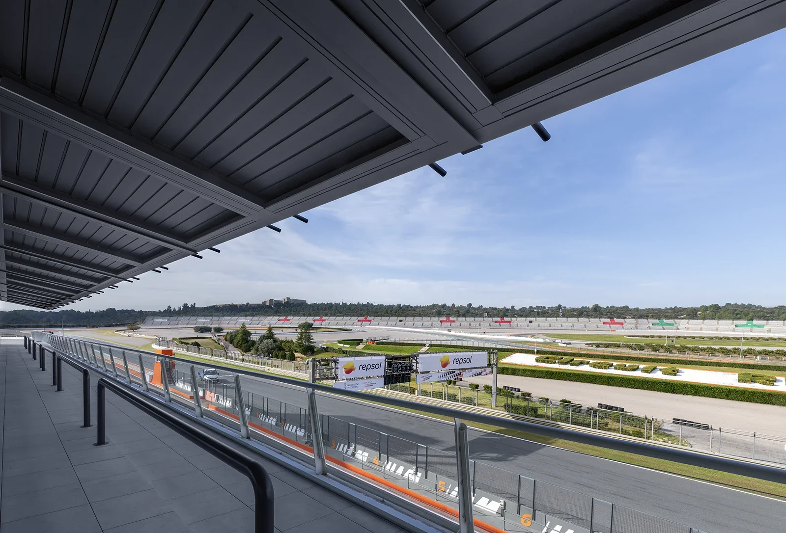 Fotografías de detalle de pérgolas de Ke Outdoor design en Circuito Ricardo Tormo de Valencia.
