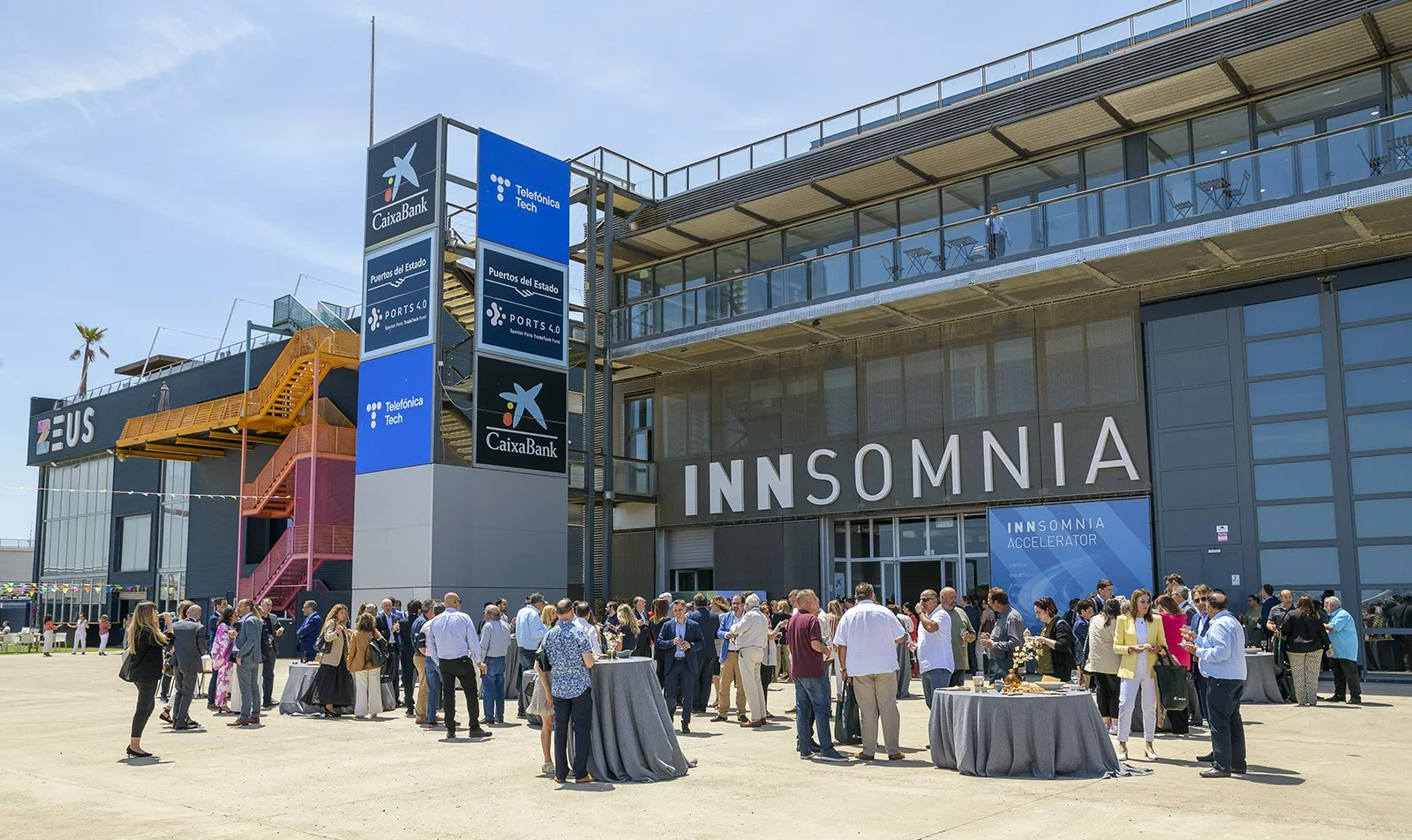 Fotografía de cierre de evento institucional