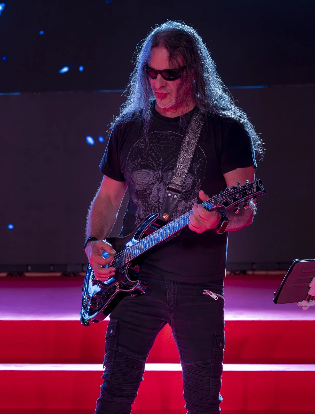 Fotografía de músico en evento público institucional