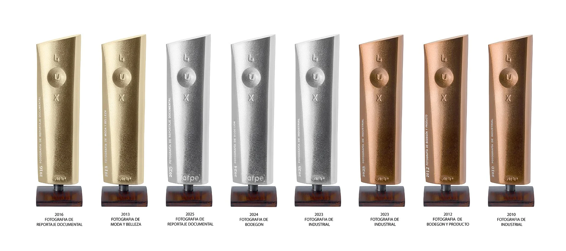 Estatuillas de los Premios LUX obtenidos por Rafa Fierres