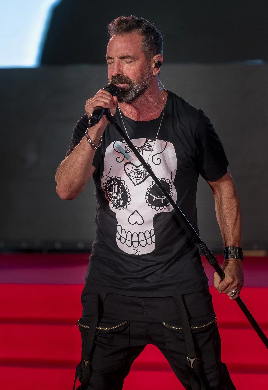 Fotografía de actuación en evento institucional