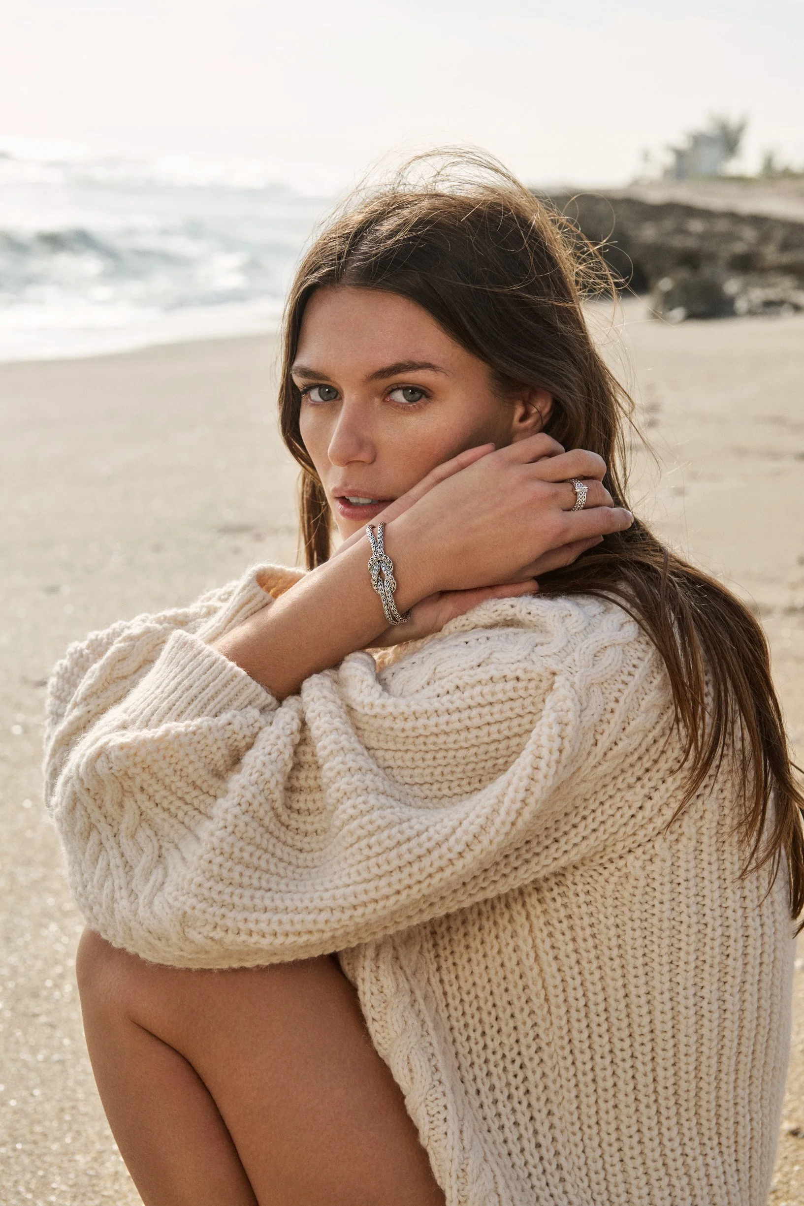 PHILIPP_PAULUS_Love_Knot_Womens_Bracelet_Silver_Evergreen_26_Shot_4_SRGB.jpg
