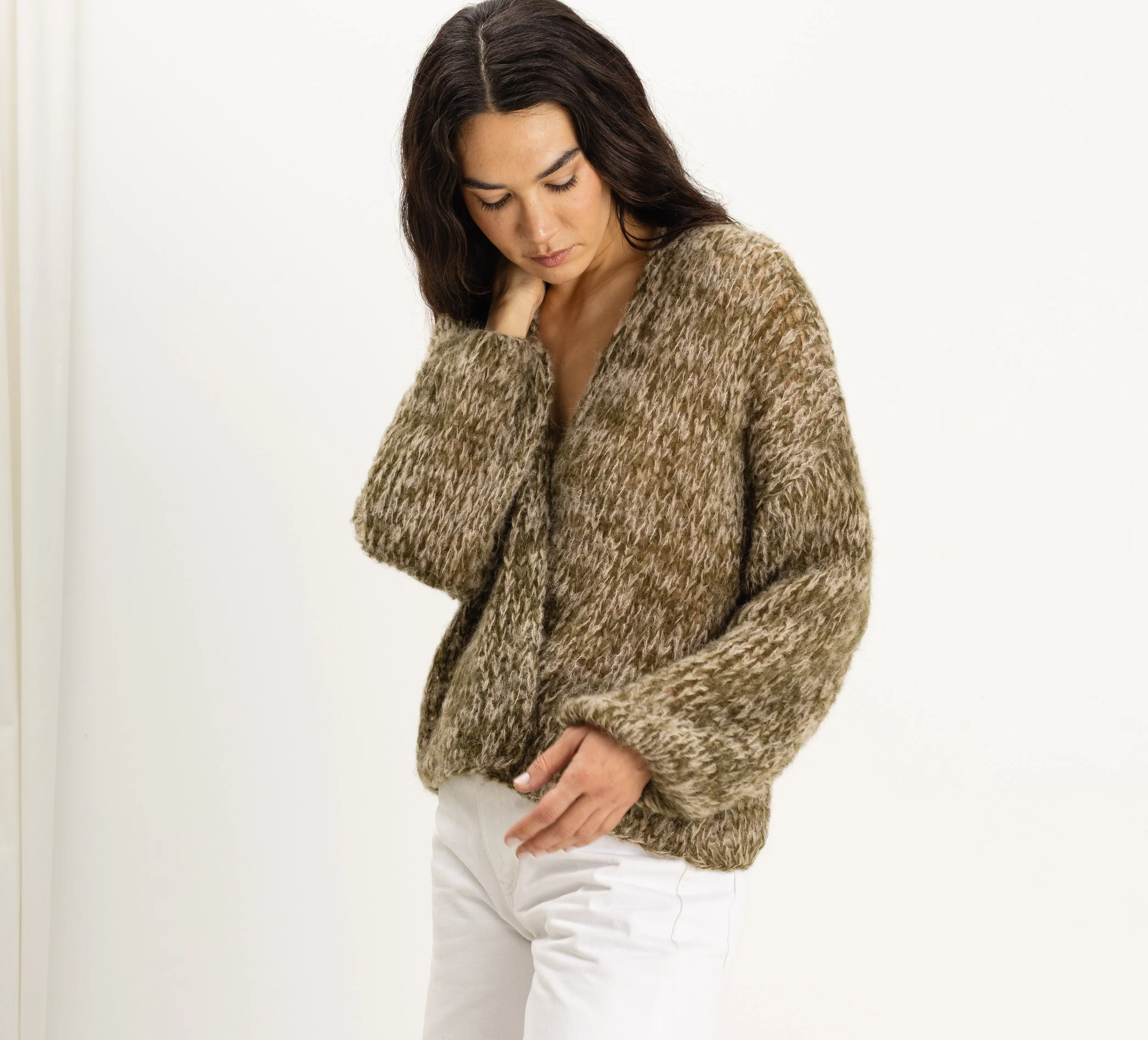CARMEN+CARDIGAN+MOSS+%26+LINEN.M%26H+2025-2026+WS-2085.png