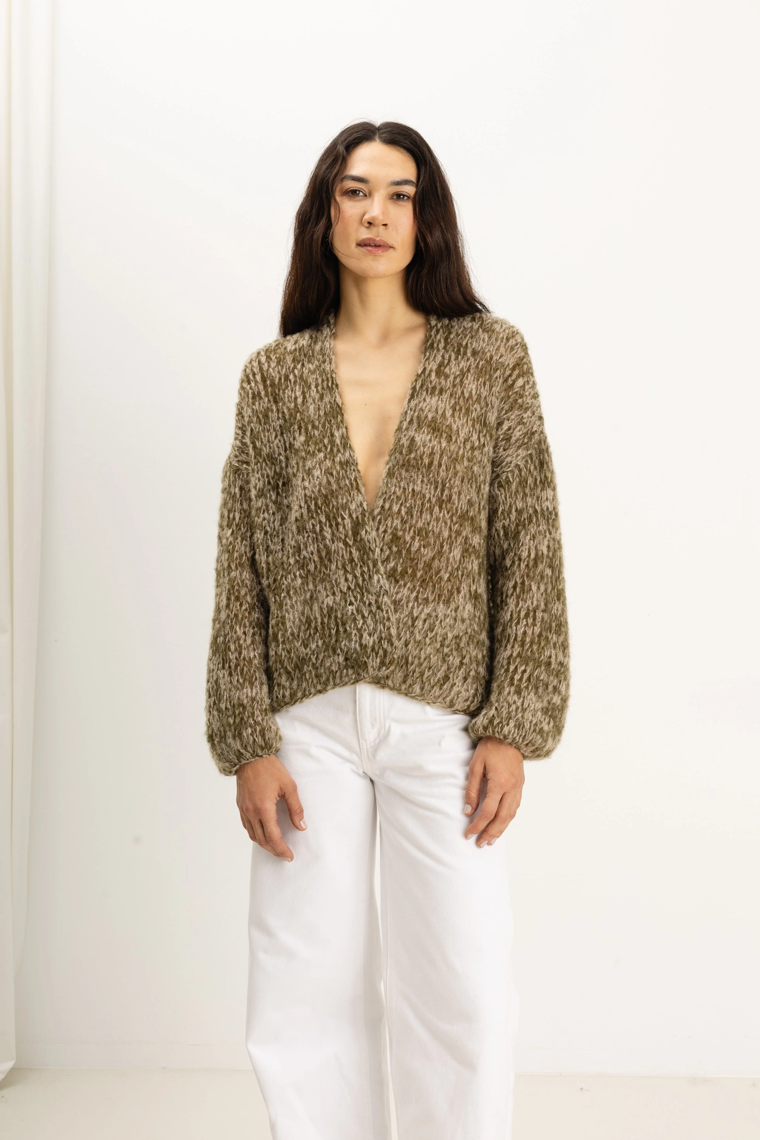 CARMEN CARDIGAN MOSS & LINEN.M&H 2025-2026 WS-2076.JPG