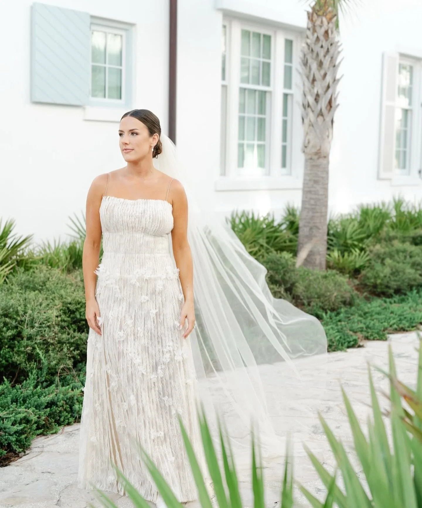 Brides love a bronze ✨ Text 850.979.5354 to book your mobile Elite Spray Tan today! 
#rosemarybeach #30a #spraytan30a #30amakeupartist