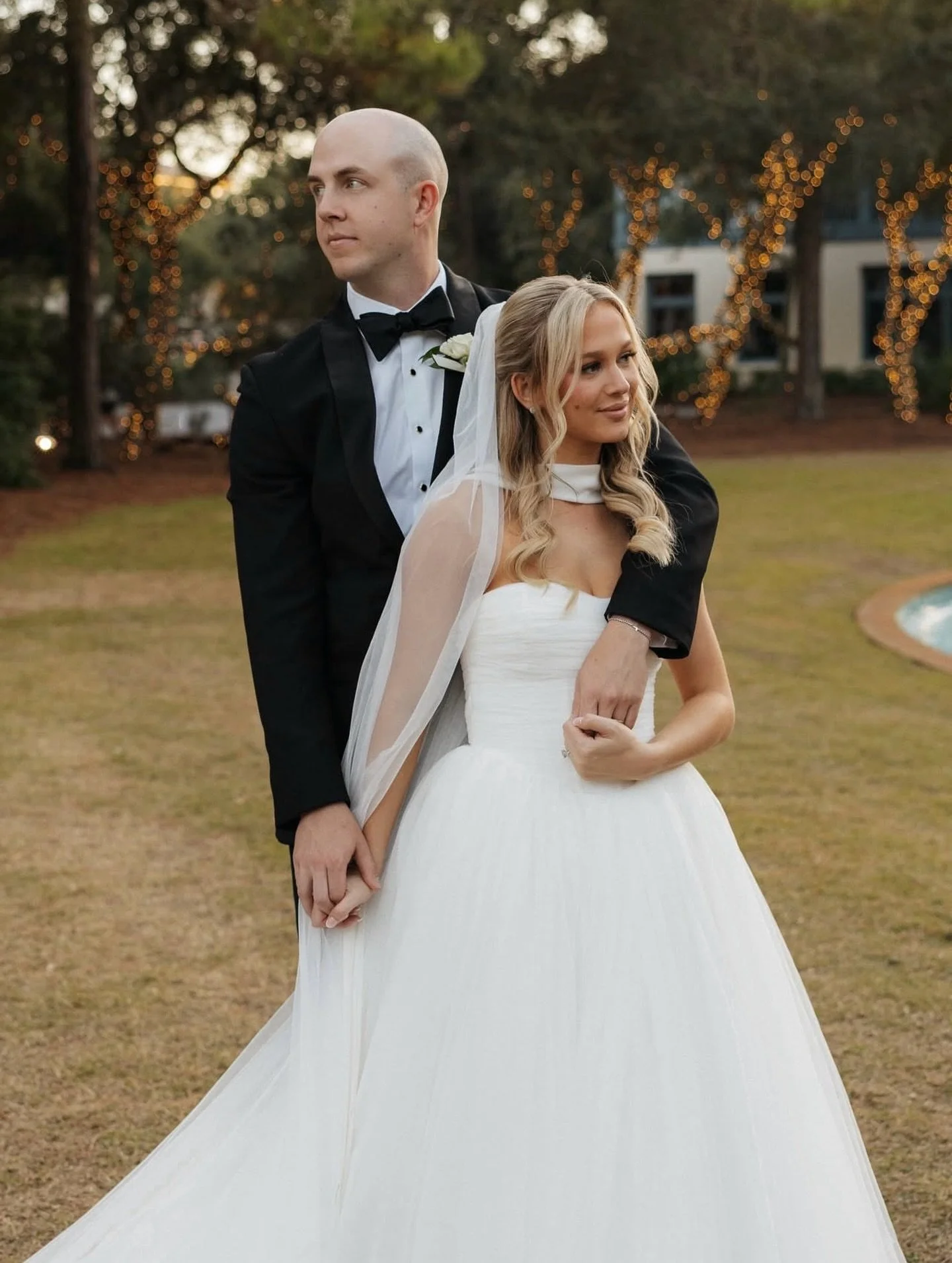 Your new name deserves a new tan 🤍 Schedule your mobile Elite Spray Tan today at 850.979.5354 or fill out an appointment request form online! 
#30abride #spraytan30a #spraytandestin #spraytanmiramarbeach #30amakeup