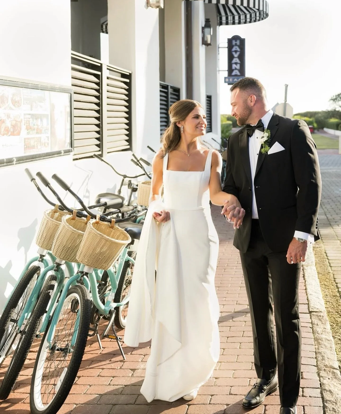 Elite Spray Tan&rsquo;s books are filling up FAST with bridal parties 🤍 Make sure to secure your booking online or text 850.979.5354 ✨ 
#30a #spraytan30a #spraytandestin #spraytanmiramarbeach #spraytanpcb