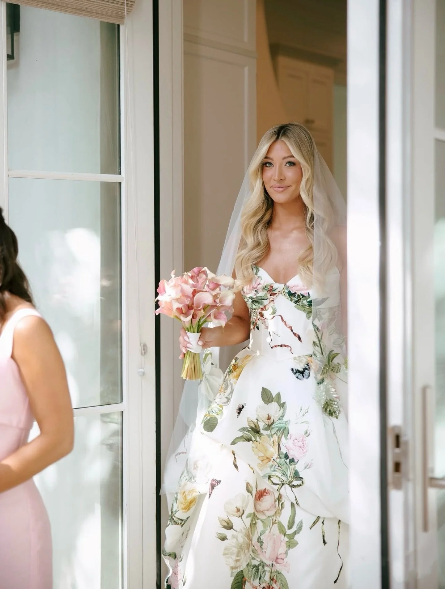 Florals for the dress. Golden for the glow. ✨ Book your mobile Elite Spray Tan today at 850.979.5354 or fill out an appointment request online! 
#spraytan30a #spraytandestin #30abride #spraytanmiramarbeach