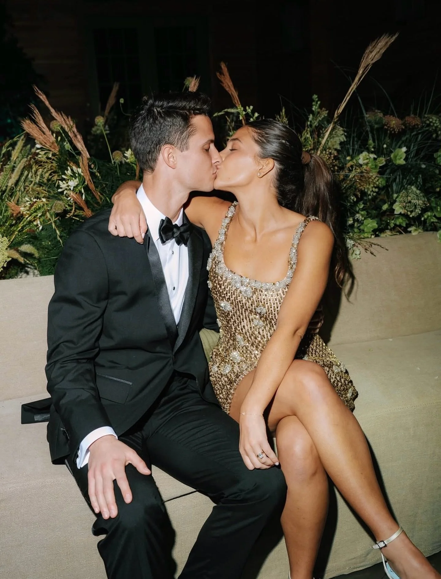 Kisses for the new Mrs. ✨ It&rsquo;s time to book your mobile Elite Spray Tan! Message 850.979.5354 or fill out an appointment request online 💛
#spraytanpcb #spraytandestin #spraytansantarosabeach #spraytan30a #30abride