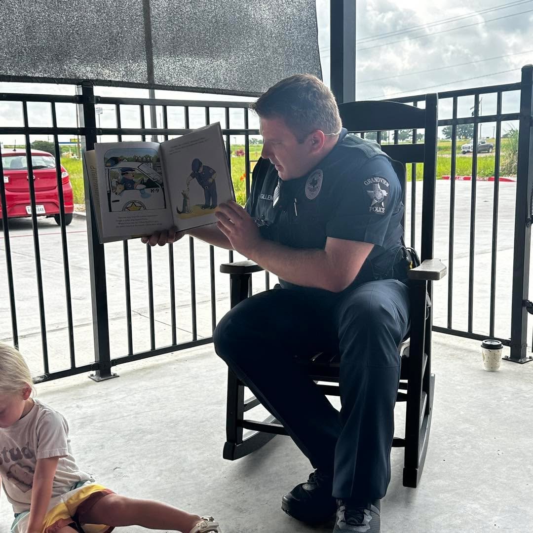 Story Time is this morning!

Join us at 9:00 AM as we welcome the Grandview Police Department for a special Summer Story Time.

Bring the kids, grab your favorite drink, and enjoy a fun morning of stories and community together.
