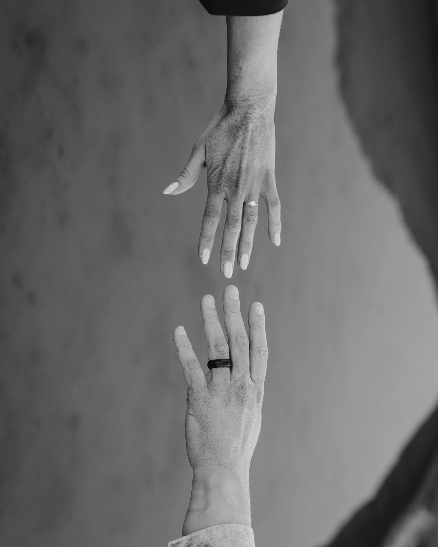 I love me some good hand shots. 🤩
