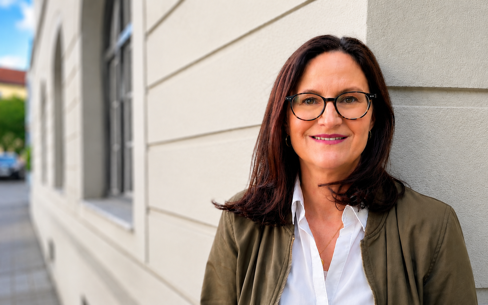 Paartherapeutin Petra Kratzert vor Hauswand München