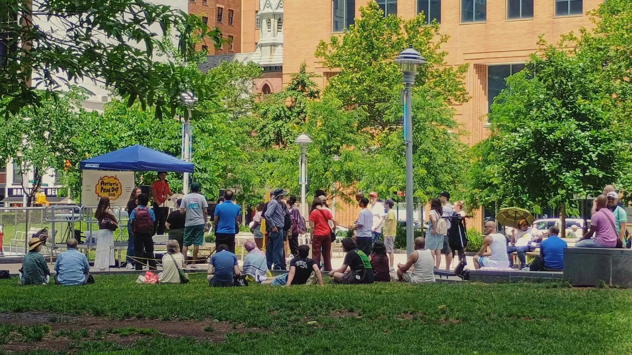  Crowd of attendees, with grass in the foreground 