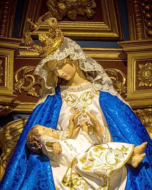 Mother_of_Divine_Providence_in_altar.jpg