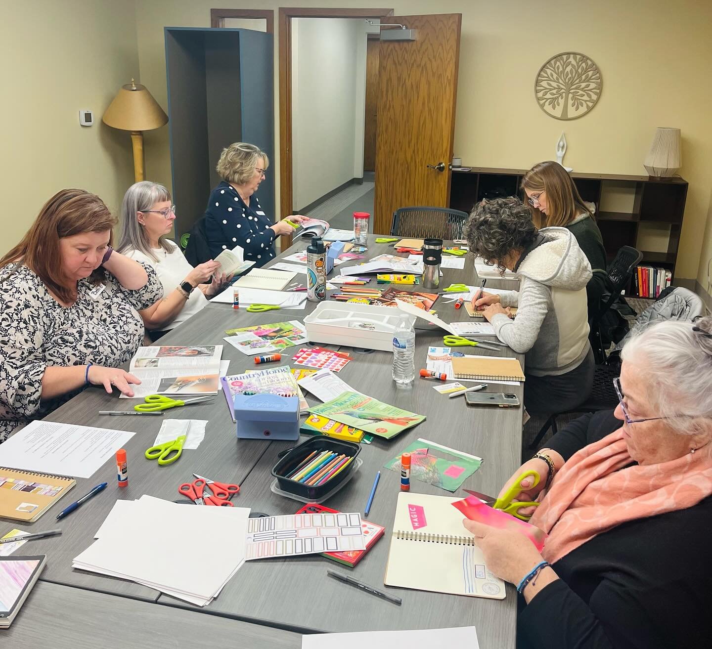 🌈🙏🍁 &ldquo;The Art of Grateful Living &amp; Journaling&rdquo; workshop participants tonight learned about the evidence-based benefits of cultivating a gratitude practice and explored the art of living gratefully as they creatively expressed their 