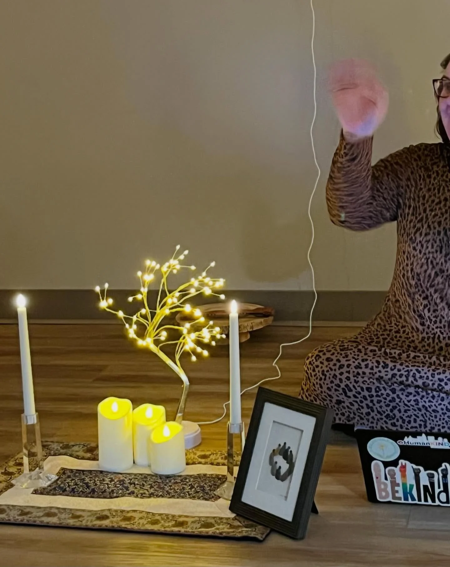 🐝 The excitedly waving hand in the corner is that of @thebesanctuary owner Deborah @djbosner welcoming BE Collaborators to our quarterly meeting. Each quarter BE 1:1 service providers and workshop/class providers gather to connect, learn what&rsquo;