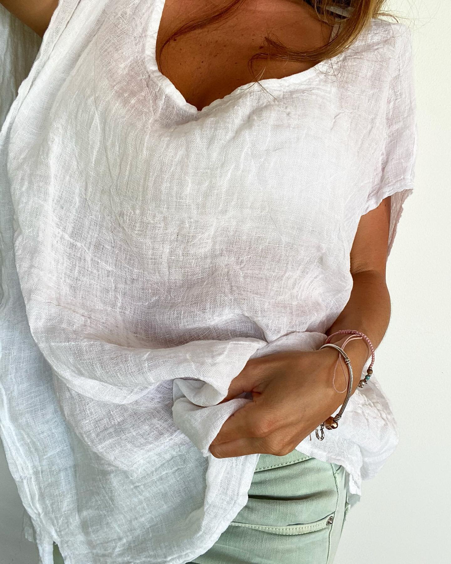 RIDLEY white Italian linen top 

#rompboutique #rompboutiqueaustralia #linen #italianlinen #online